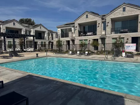 Exterior - 606 W Mahogany Ln, Clovis, CA 93611 photo 16 of 18