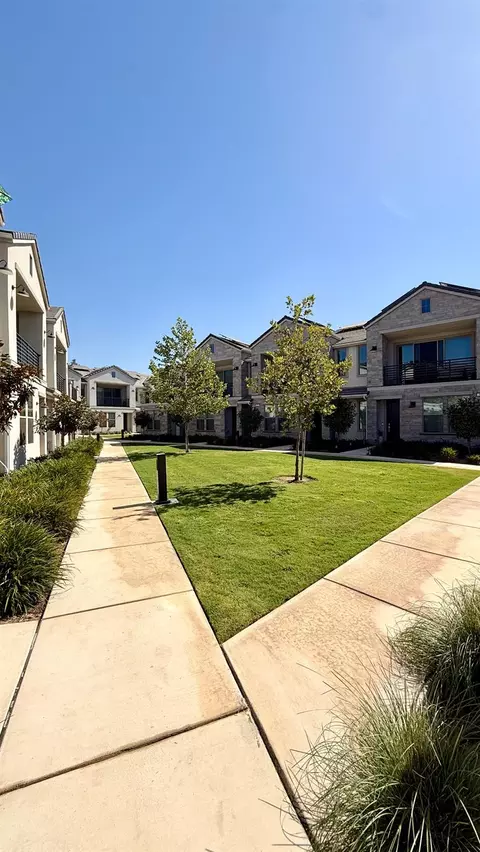 606 W Mahogany Ln, Clovis, CA 93611 photo 5