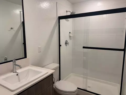 Bath - 606 W Mahogany Ln, Clovis, CA 93611 photo 1 of 2