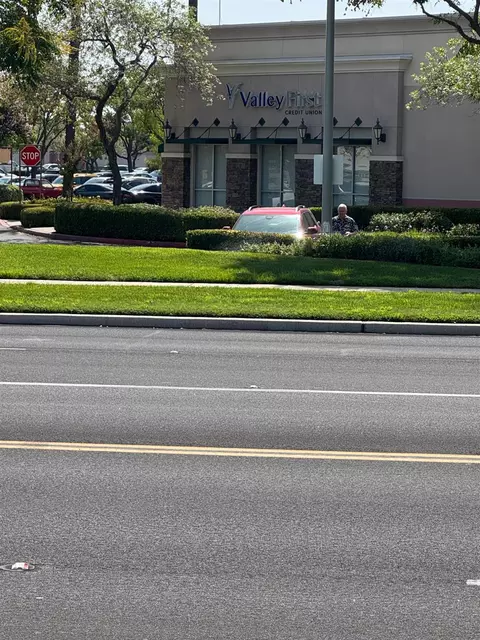Exterior - 606 W Mahogany Ln, Clovis, CA 93611 photo 11 of 18