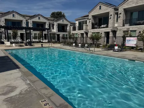 Exterior - 606 W Mahogany Ln, Clovis, CA 93611 photo 17 of 18