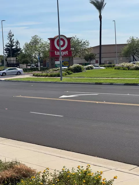 Exterior - 606 W Mahogany Ln, Clovis, CA 93611 photo 9 of 18