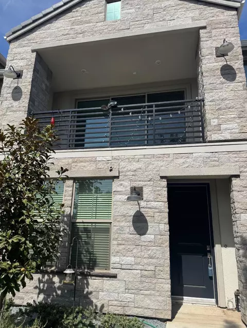 Exterior - 606 W Mahogany Ln, Clovis, CA 93611 photo 7 of 18