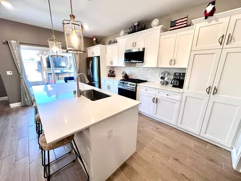 Kitchen - 365 Sunset Dr S, Madera, CA 93636 photo 6 of 11