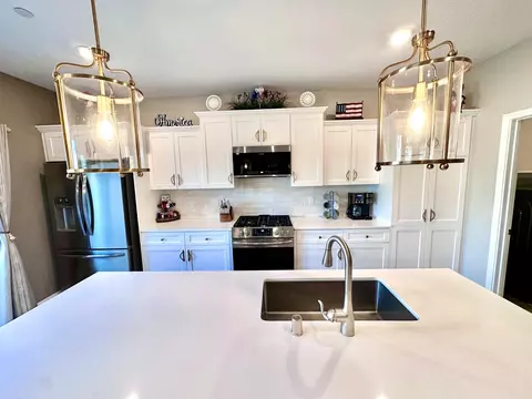 Kitchen - 365 Sunset Dr S, Madera, CA 93636 photo 7 of 11