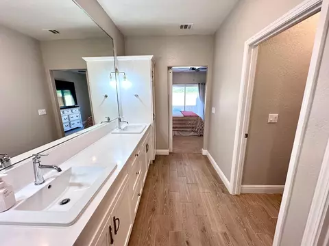 Bath - 365 Sunset Dr S, Madera, CA 93636 photo 6 of 6