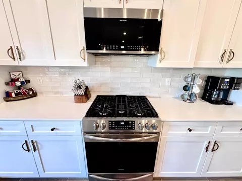 Kitchen - 365 Sunset Dr S, Madera, CA 93636 photo 4 of 11