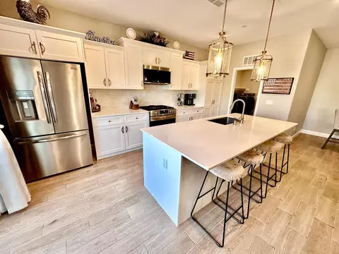 Kitchen - 365 Sunset Dr S, Madera, CA 93636 photo 3 of 11