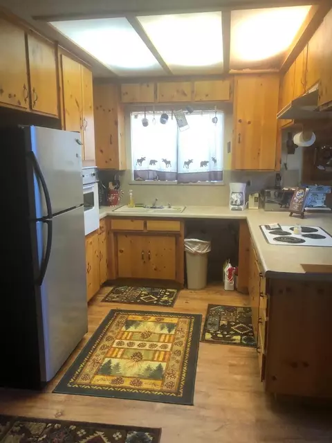 Kitchen - 58072 Summit Dr, Springville, CA 93265 photo 2 of 2