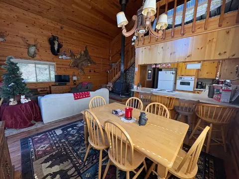 Dining - 58072 Summit Dr, Springville, CA 93265 photo 2 of 3