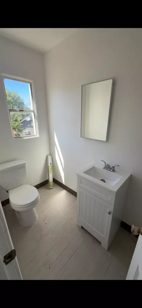 Bath - 1657 Cypress Way, Merced, CA 95341 photo 1 of 3