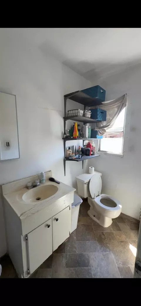 Bath - 1657 Cypress Way, Merced, CA 95341 photo 3 of 3