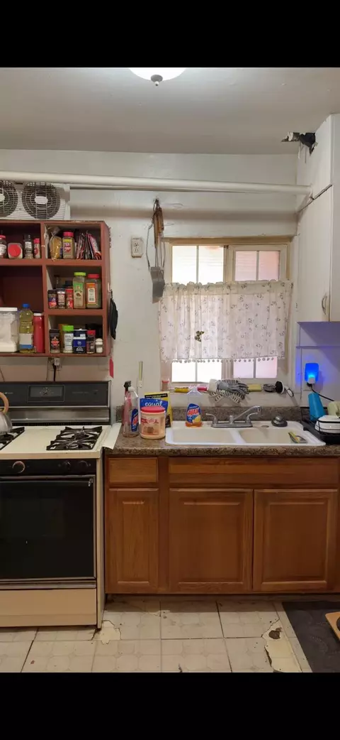 Kitchen - 1657 Cypress Way, Merced, CA 95341 photo 3 of 5
