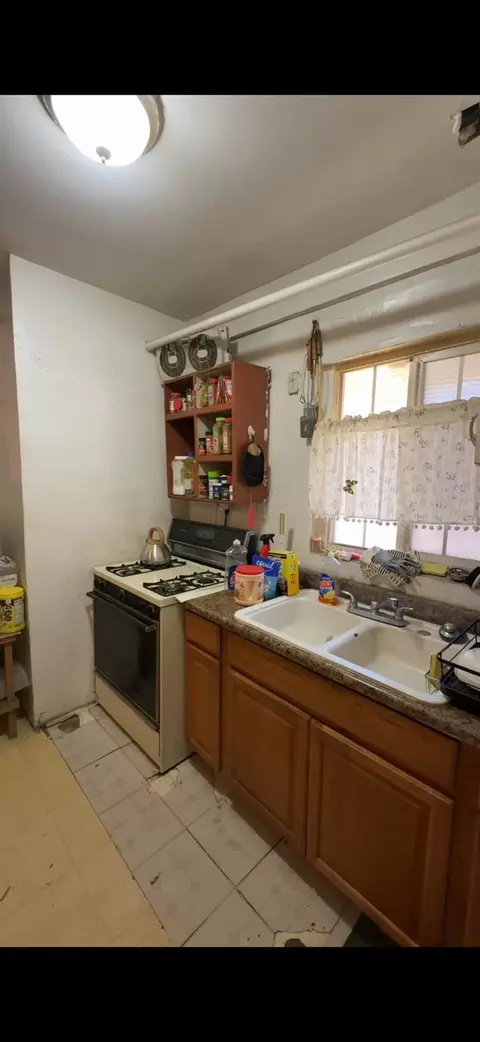Kitchen - 1657 Cypress Way, Merced, CA 95341 photo 4 of 5