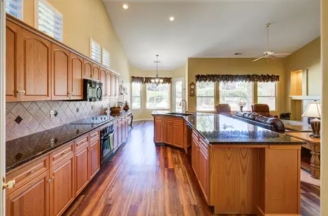 Kitchen - 2855 Richert Ave, Clovis, CA 93611 photo 3 of 5