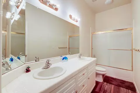 Bath - 2855 Richert Ave, Clovis, CA 93611 photo 2 of 2