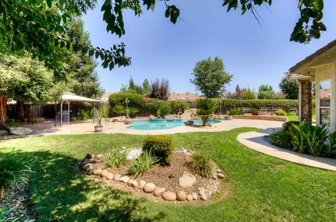 Exterior - 2855 Richert Ave, Clovis, CA 93611 photo 5 of 12