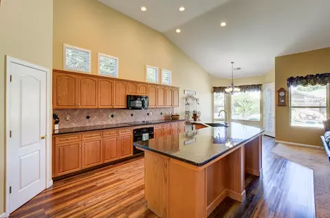 Kitchen - 2855 Richert Ave, Clovis, CA 93611 photo 2 of 5