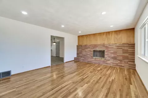 Living - 880 I St, Parlier, CA 93648 photo 2 of 4