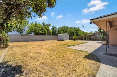 Exterior - 880 I St, Parlier, CA 93648 photo 7 of 7
