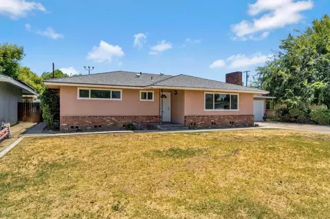 Exterior - 880 I St, Parlier, CA 93648 photo 2 of 7