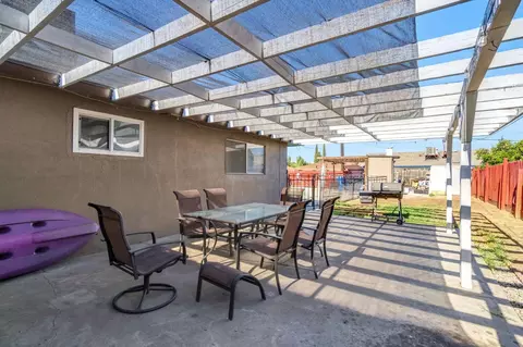 Exterior - 1016 Cutting St, Madera, CA 93638 photo 4 of 10