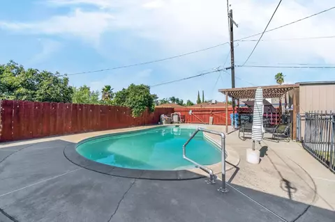 Exterior - 1016 Cutting St, Madera, CA 93638 photo 2 of 10