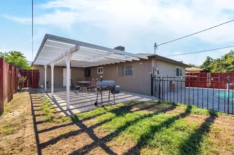 Exterior - 1016 Cutting St, Madera, CA 93638 photo 5 of 10