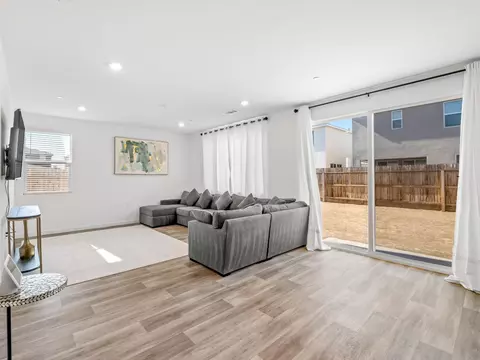 Living - 4225 Hampton Way, Clovis, CA 93619 photo 3 of 6