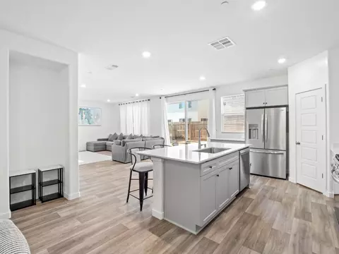 Kitchen - 4225 Hampton Way, Clovis, CA 93619 photo 5 of 7