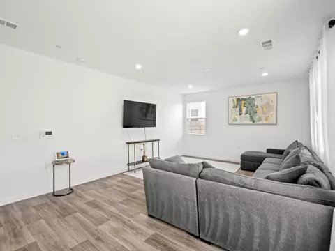Living - 4225 Hampton Way, Clovis, CA 93619 photo 2 of 6