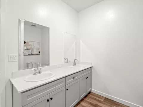 Bath - 4225 Hampton Way, Clovis, CA 93619 photo 5 of 8