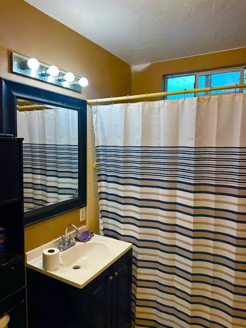 Bath - 4736 E Lyell Ave, Fresno, CA 93702 photo 1 of 1