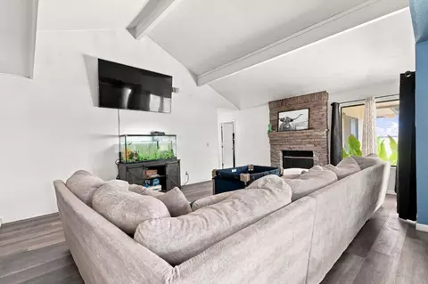 Living - 933 Barnett Way, Madera, CA 93637 photo 1 of 1