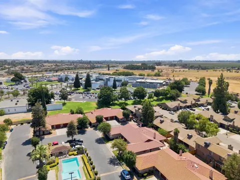 View/Area - 933 Barnett Way, Madera, CA 93637 photo 6 of 14