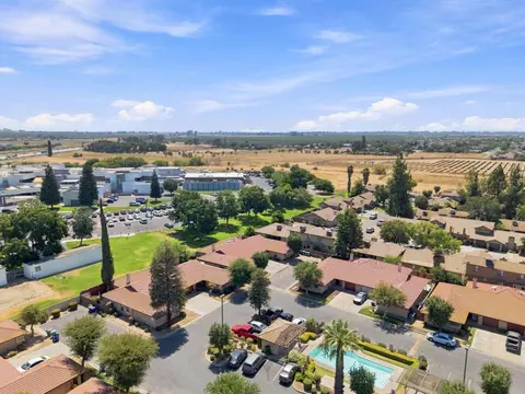View/Area - 933 Barnett Way, Madera, CA 93637 photo 4 of 14