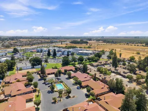 View/Area - 933 Barnett Way, Madera, CA 93637 photo 7 of 14