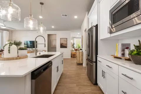 Kitchen - 740 Solar Ln, Clovis, CA 93619 photo 3 of 5