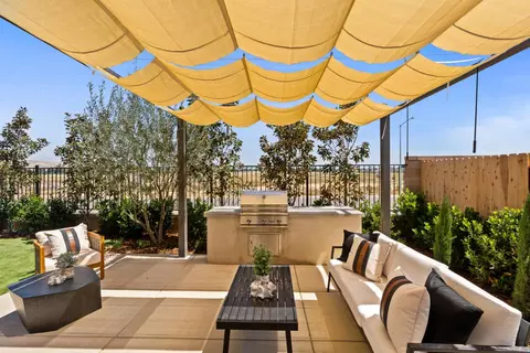 Exterior - 740 Solar Ln, Clovis, CA 93619 photo 2 of 12