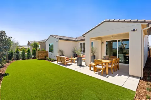 Exterior - 724 Solar Ln, Clovis, CA 93619 photo 5 of 12