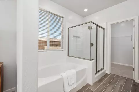 Bath - 708 Solar Ln, Clovis, CA 93619 photo 4 of 5