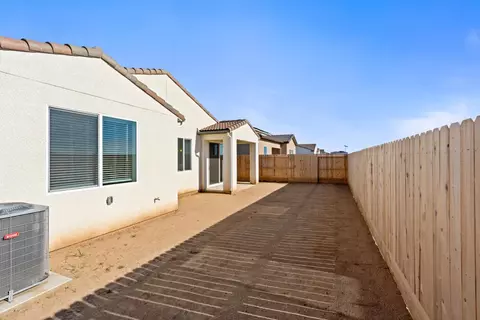Exterior - 708 Solar Ln, Clovis, CA 93619 photo 3 of 6