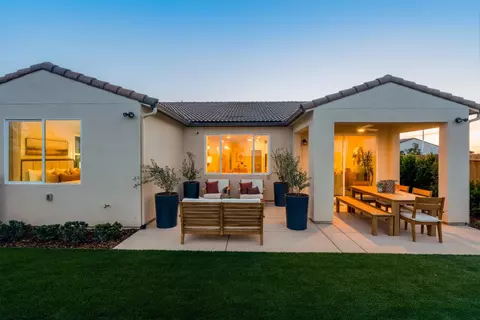Exterior - 692 Solar Ln, Clovis, CA 93619 photo 11 of 12