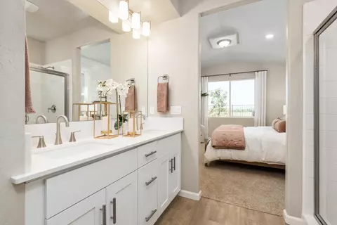 Bath - 692 Solar Ln, Clovis, CA 93619 photo 2 of 2