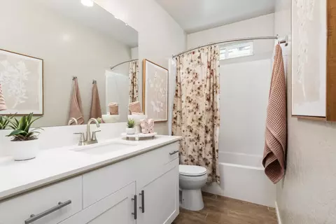 Bath - 692 Solar Ln, Clovis, CA 93619 photo 1 of 2
