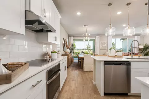 Kitchen - 644 Solar Ln, Clovis, CA 93619 photo 2 of 5