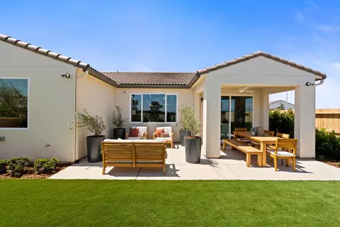 Exterior - 644 Solar Ln, Clovis, CA 93619 photo 4 of 12