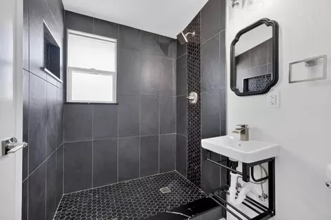 Bath - 125 Pico Ave, Clovis, CA 93612 photo 2 of 2