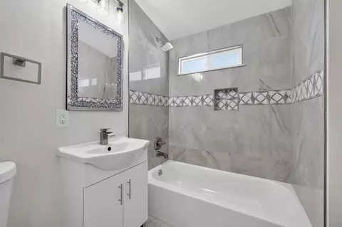 Bath - 125 Pico Ave, Clovis, CA 93612 photo 1 of 2