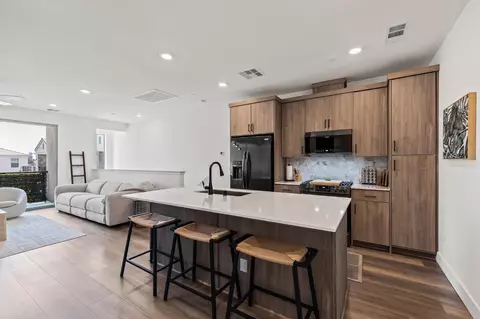 Kitchen - 464 W Balsam Ln, Clovis, CA 93611 photo 2 of 4